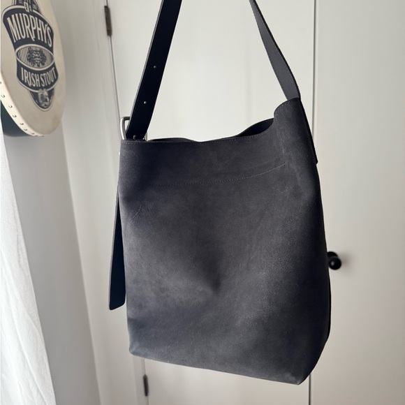NWT Madewell Essential Bucket Tote - Charcoal Suede - Picture 4 of 5